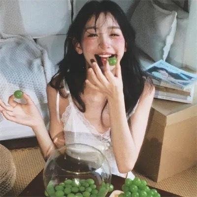 无法触碰的她